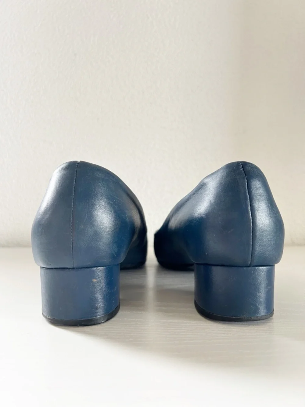 Chanel Vintage Two Tone CC Cap Toe Leather Pumps Size EU 37.5